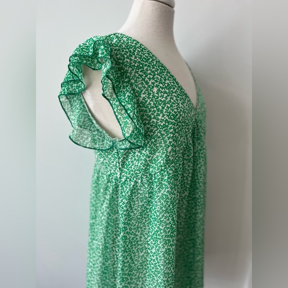Green & White Floral V-Neck Flutter Sleeve Dress - Picture 4 of 10